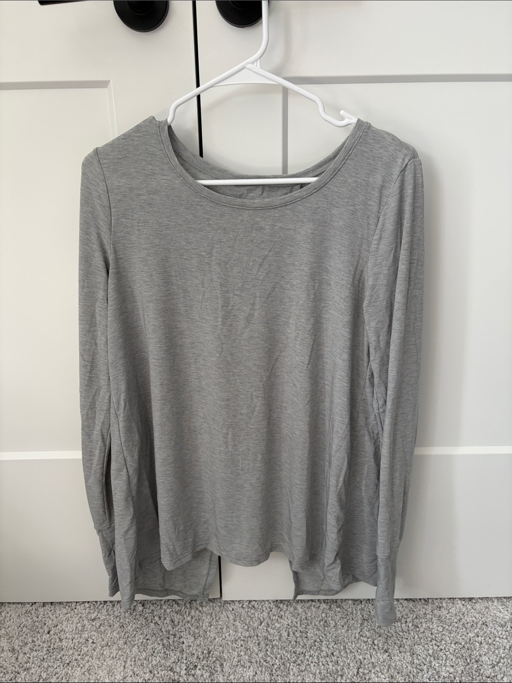 Women’s Lightweight Athletic Gray Long-Sleeve Tee